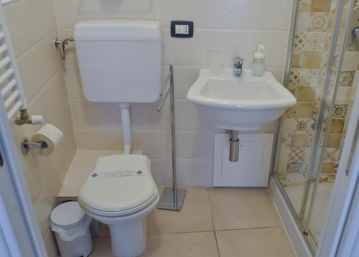 Rooms 19 - Rooms And Breakfast Палермо Екстериор снимка